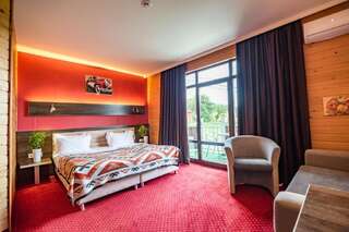 Отель F&B Spa Resort (ex. Fomich Hotel) Буковель Двухместный номер с 1 кроватью и балконом-3