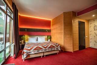 Отель F&B Spa Resort (ex. Fomich Hotel) Буковель Двухместный номер с 1 кроватью и балконом-6