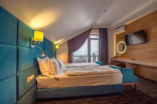 Отель F&B Spa Resort (ex. Fomich Hotel) Буковель Стандартный двухместный номер с 1 кроватью - В мансарде-2