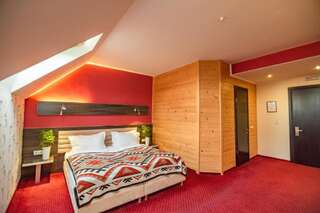 Отель F&B Spa Resort (ex. Fomich Hotel) Буковель Двухместный номер с 1 кроватью - Мансарда-5